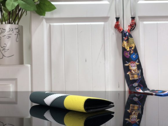 Louis Vuitton Кошелек CN_0505LV1 Louis Vuitton Кошелек CN_0505LV1