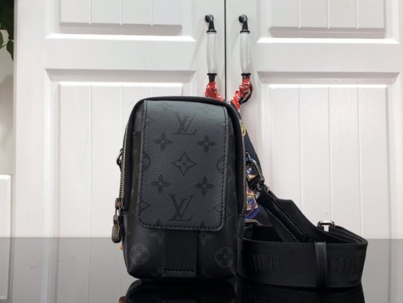 Louis Vuitton коллаборация с Nigo Сумка чехол CN_0604LV2