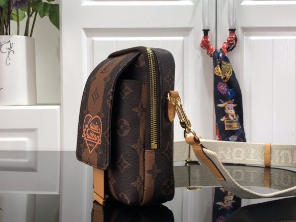 Louis Vuitton коллаборация с Nigo Сумка чехол CN_0604LV2