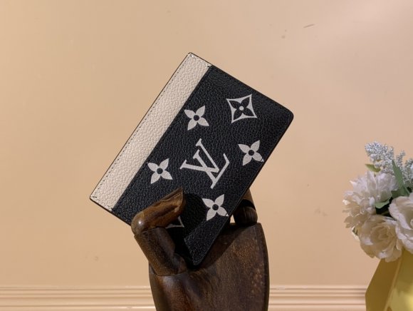 Louis Vuitton Держатель для карт CN_0505LV2 Louis Vuitton Держатель для карт CN_0505LV2