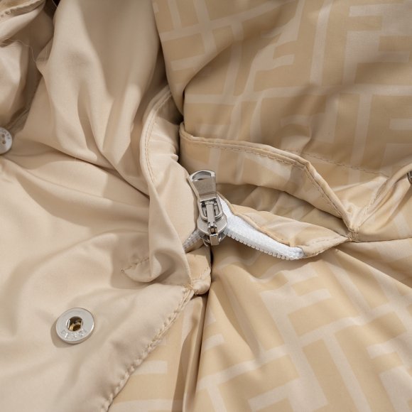 Fendi - Женская двусторонняя куртка пуховик ACE_0512FE3 Fendi - Женская двусторонняя куртка пуховик ACE_0512FE3