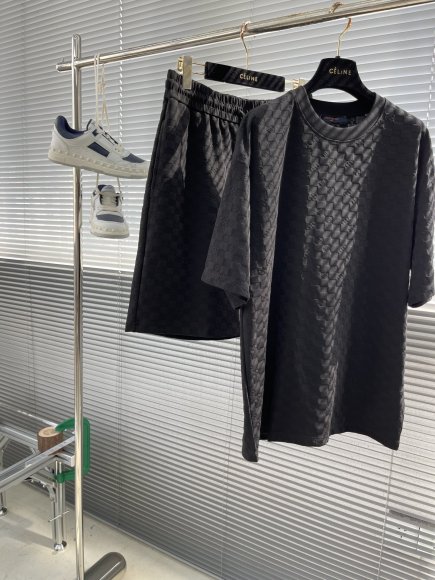 Louis Vuitton - Мужской костюм футболка шорты TJ_0907LV5 Louis Vuitton - Мужской костюм футболка шорты TJ_0907LV5