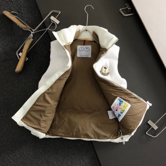 Moncler & Palm Angeles - Мужской жилет пуховик AH_1811MP3 Moncler & Palm Angeles - Мужской жилет пуховик AH_1811MP3
