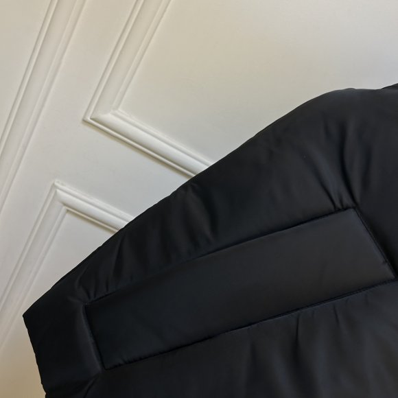 Prada - Мужской жилет пуховик KN_1510PR3 Prada - Мужской жилет пуховик KN_1510PR3