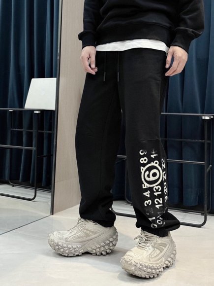 Maison Margiela MM6 - Мужские спортивные штаны AH_1811MM2 Maison Margiela MM6 - Мужские спортивные штаны AH_1811MM2