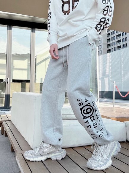 Maison Margiela MM6 - Мужские спортивные штаны AH_1811MM2 Maison Margiela MM6 - Мужские спортивные штаны AH_1811MM2