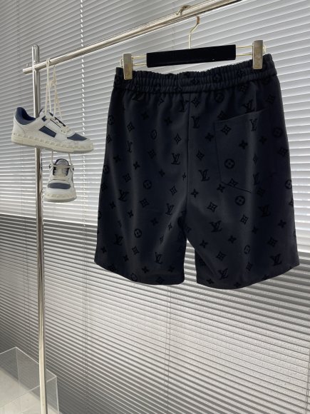 Louis Vuitton - Мужские шорты TJ_0506LV2 Louis Vuitton - Мужские шорты TJ_0506LV2