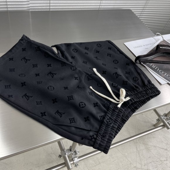 Louis Vuitton - Мужские шорты TJ_0506LV2