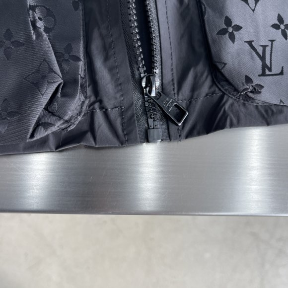 Louis Vuitton - Мужская куртка ветровка TJ_0210LV6