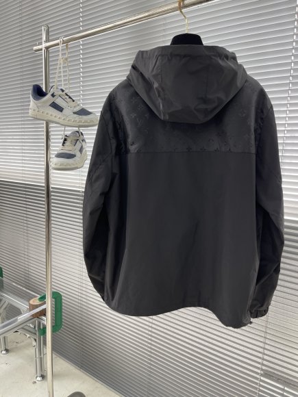 Louis Vuitton - Мужская куртка ветровка TJ_0210LV6