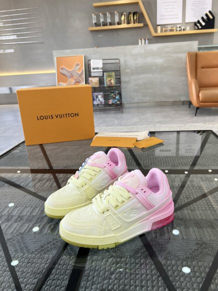 Louis Vuitton - Женские кроссовки RU_1406LV1