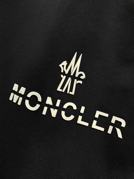 Moncler - Мужской спортивный костюм DF_2608MO8 Moncler - Мужской спортивный костюм DF_2608MO8