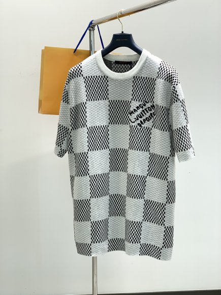 Louis Vuitton - Мужская футболка майка TI_1701LV15 Louis Vuitton - Мужская футболка майка TI_1701LV15