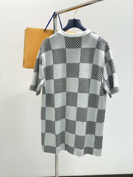 Louis Vuitton - Мужская футболка майка TI_1701LV15 Louis Vuitton - Мужская футболка майка TI_1701LV15