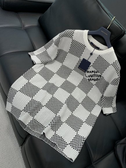 Louis Vuitton - Мужская футболка майка TI_1701LV15 Louis Vuitton - Мужская футболка майка TI_1701LV15