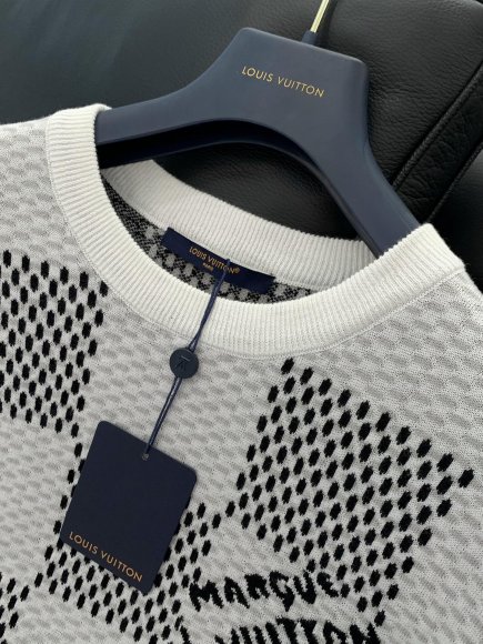 Louis Vuitton - Мужская футболка майка TI_1701LV15 Louis Vuitton - Мужская футболка майка TI_1701LV15