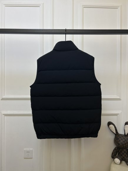 Prada - Мужской жилет пуховик KN_1510PR6