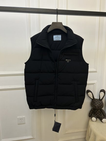 Prada - Мужской жилет пуховик KN_1510PR6