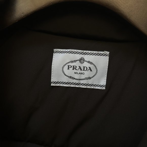 Prada - Мужской жилет пуховик KN_1510PR6