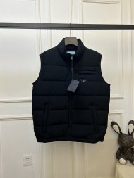 Prada - Мужской жилет пуховик KN_1510PR6