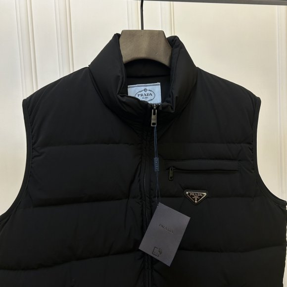 Prada - Мужской жилет пуховик KN_1510PR6