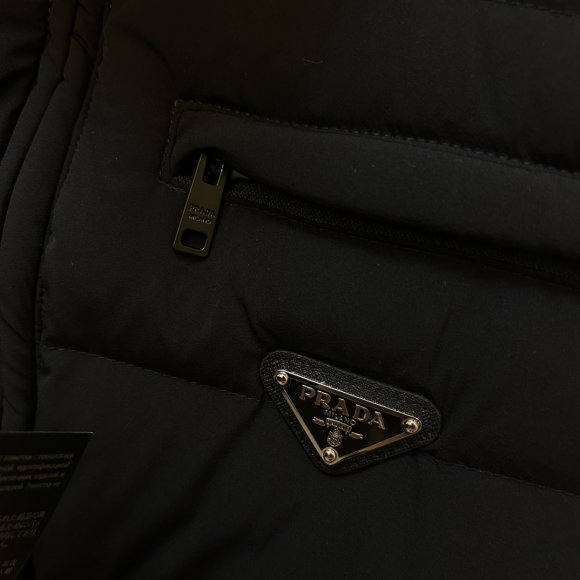 Prada - Мужской жилет пуховик KN_1510PR6