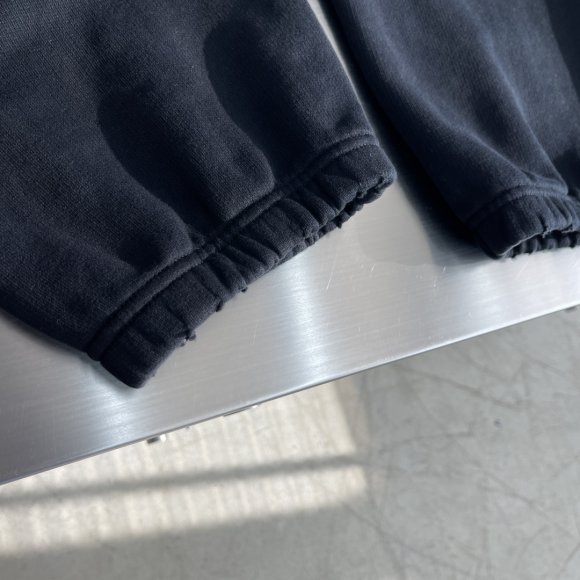 Maison Mihara Yasuhiro - Мужские спортивные штаны TJ_1411MM5 Maison Mihara Yasuhiro - Мужские спортивные штаны TJ_1411MM5