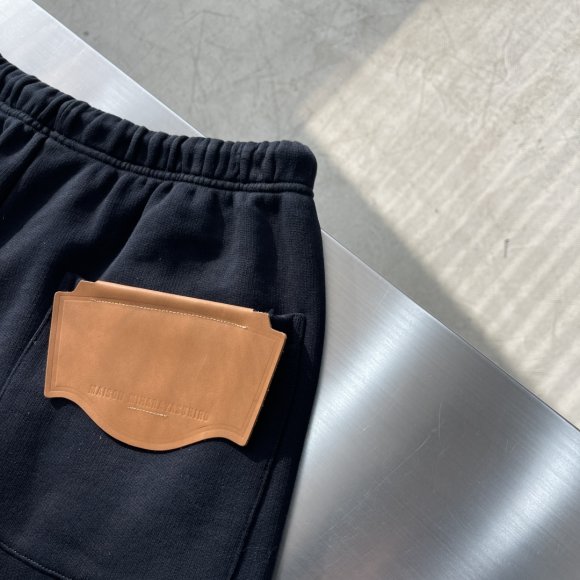 Maison Mihara Yasuhiro - Мужские спортивные штаны TJ_1411MM5 Maison Mihara Yasuhiro - Мужские спортивные штаны TJ_1411MM5