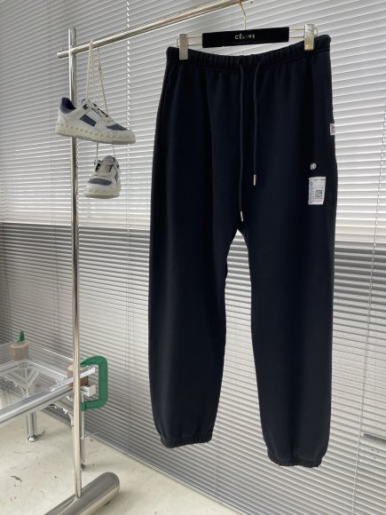 Maison Mihara Yasuhiro - Мужские спортивные штаны TJ_1411MM5 Maison Mihara Yasuhiro - Мужские спортивные штаны TJ_1411MM5