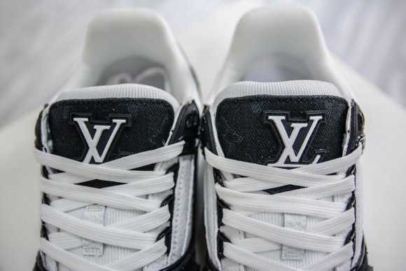 Louis Vuitton - Женские кроссовки PH_2104LV1W