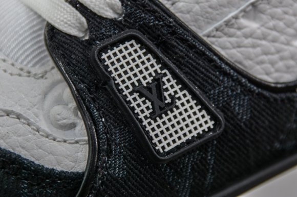 Louis Vuitton - Женские кроссовки PH_2104LV1W