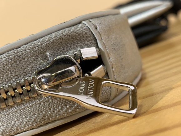 Louis Vuitton In The Loop Сумка клатч двойная CN_0604LV4