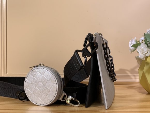 Louis Vuitton In The Loop Сумка клатч двойная CN_0604LV4