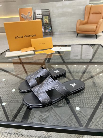 Louis Vuitton - Мужские шлепанцы RU_2106LV2 Louis Vuitton - Мужские шлепанцы RU_2106LV2