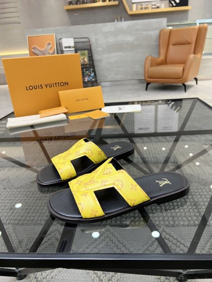 Louis Vuitton - Мужские шлепанцы RU_2106LV2 Louis Vuitton - Мужские шлепанцы RU_2106LV2