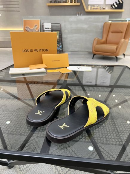 Louis Vuitton - Мужские шлепанцы RU_2106LV2 Louis Vuitton - Мужские шлепанцы RU_2106LV2