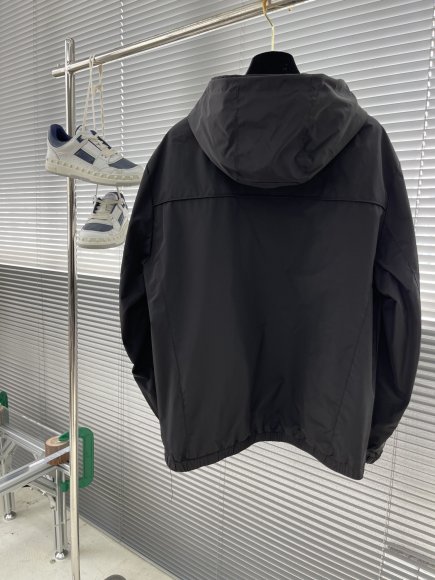 Prada - Мужская куртка ветровка TJ_0210PR10 Prada - Мужская куртка ветровка TJ_0210PR10