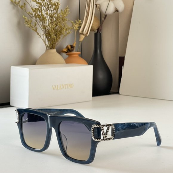 Valentino - Солнцезащитные очки K2_2102VA1