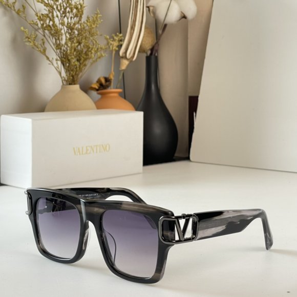 Valentino - Солнцезащитные очки K2_2102VA1