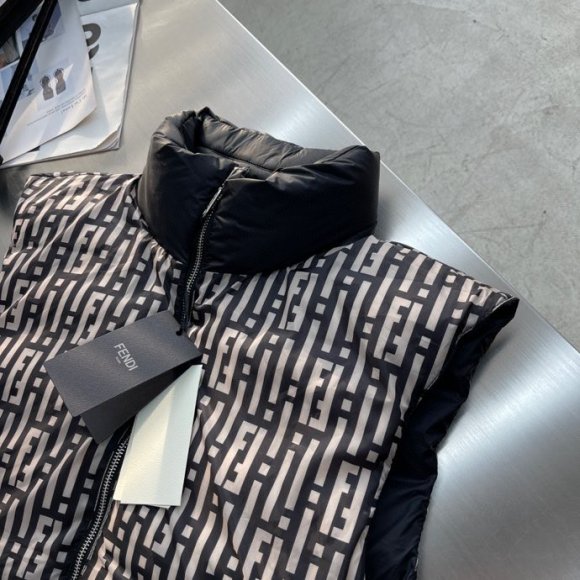 Fendi - Мужской двухсторонний жилет пуховик AH_0701FE3