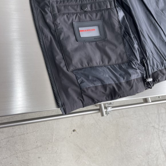 Prada - Мужской жилет пуховик TJ_0511PR5