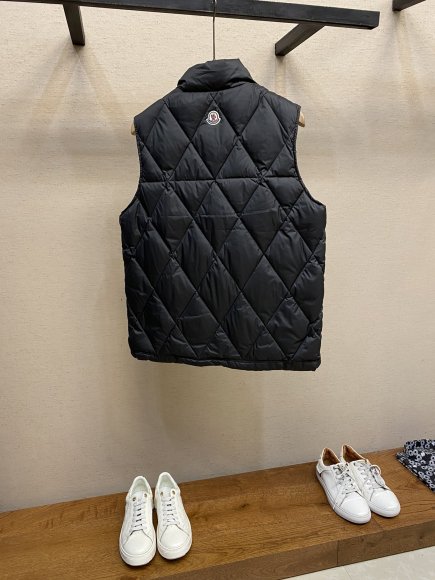 Moncler - Мужской жилет пуховик DZ_0810MO4