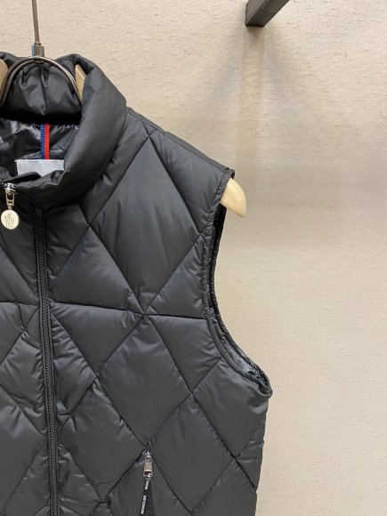 Moncler - Мужской жилет пуховик DZ_0810MO4
