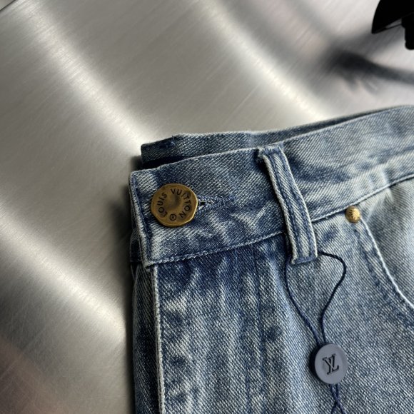 Louis Vuitton - Мужские джинсовые шорты TJ_2207LV2 Louis Vuitton - Мужские джинсовые шорты TJ_2207LV2