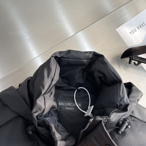 Balenciaga - Мужской жилет пуховик DZ_0810BA10 Balenciaga - Мужской жилет пуховик DZ_0810BA10