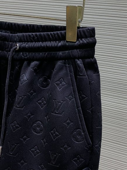 Louis Vuitton - Мужские шорты TI_0407LV3 Louis Vuitton - Мужские шорты TI_0407LV3