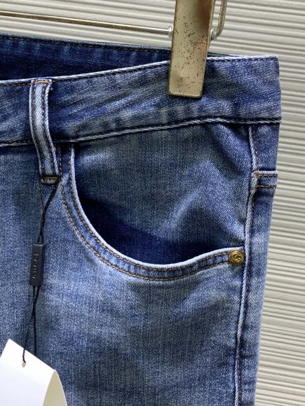 Gucci - Мужские джинсовые шорты TI_0407GU4 Gucci - Мужские джинсовые шорты TI_0407GU4