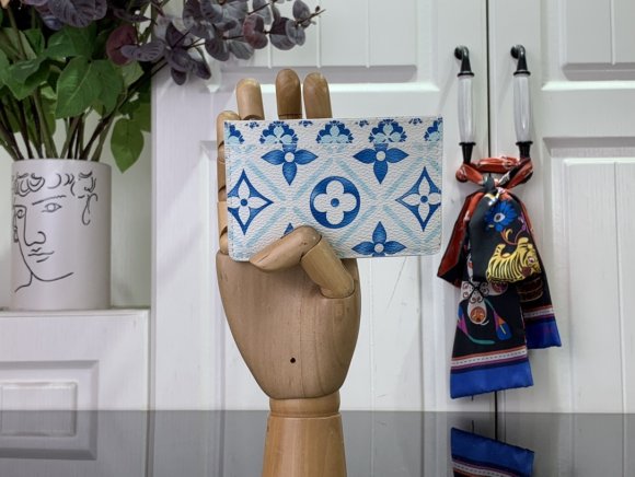 Louis Vuitton By The Pool - Кошелек держатель для карт LG_2108LV4 Louis Vuitton By The Pool - Кошелек держатель для карт LG_2108LV4