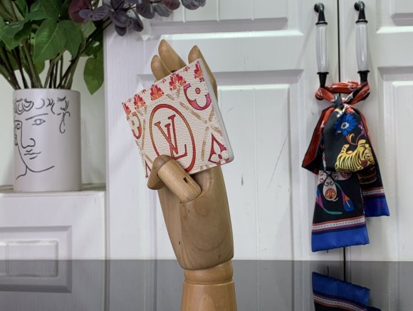 Louis Vuitton By The Pool - Кошелек держатель для карт LG_2108LV4 Louis Vuitton By The Pool - Кошелек держатель для карт LG_2108LV4