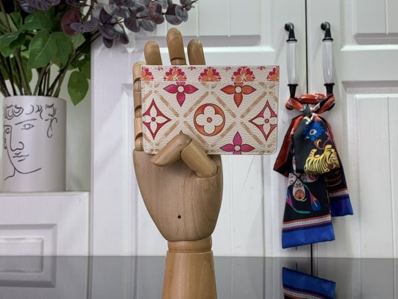 Louis Vuitton By The Pool - Кошелек держатель для карт LG_2108LV4 Louis Vuitton By The Pool - Кошелек держатель для карт LG_2108LV4